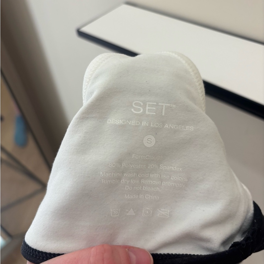 SET Active FormCloud White and Black Bra Small - Picture 2 of 3